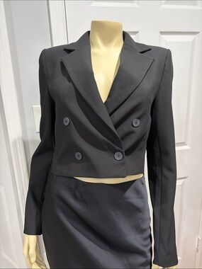 Zara Women's Elegant Black Cropped Blazer/  Size Small
